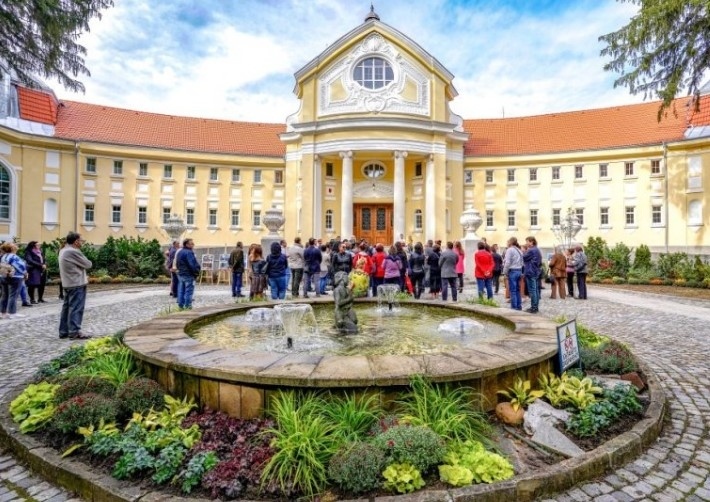 Царската баня в Банкя отново посреща посетители (Снимки)